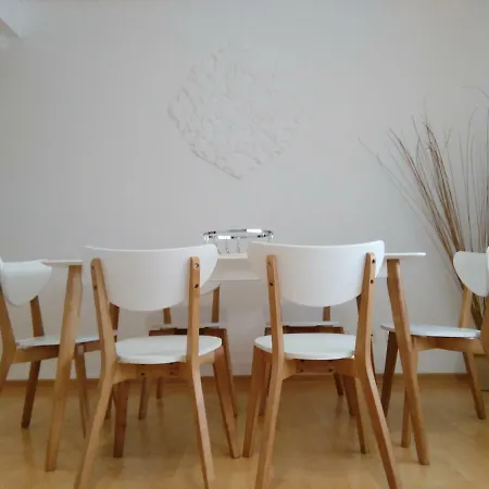 Pineapple Al Apartman *
